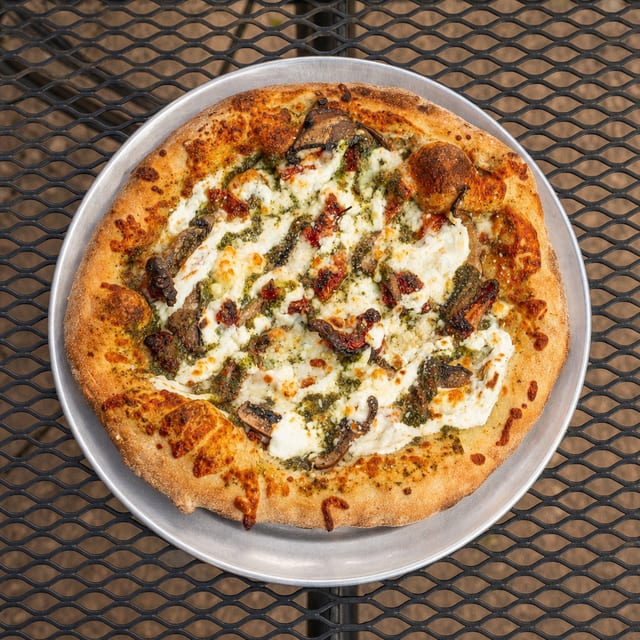 MED Pesto Pizza.