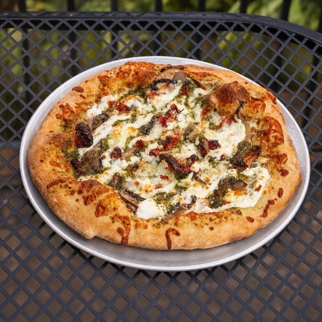 LRG Pesto Pizza.
