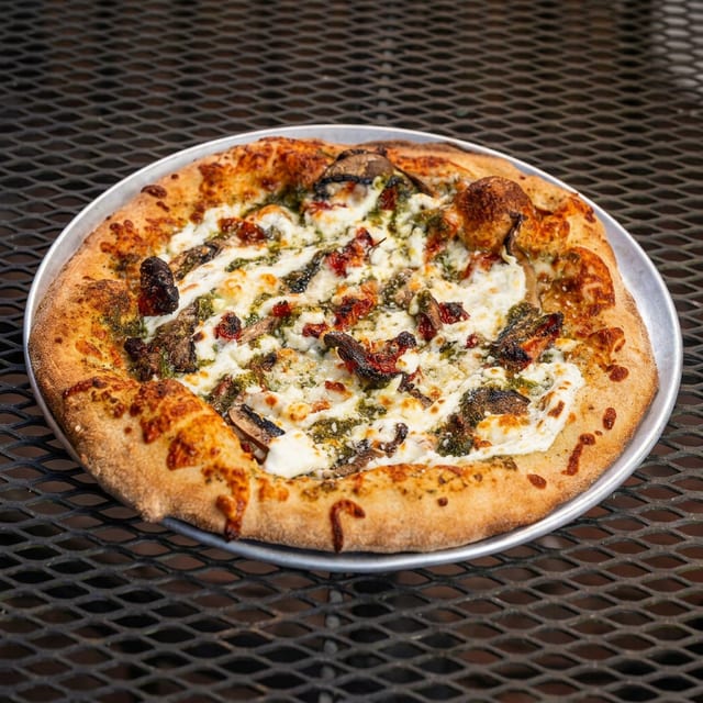 MED Pesto Pizza.