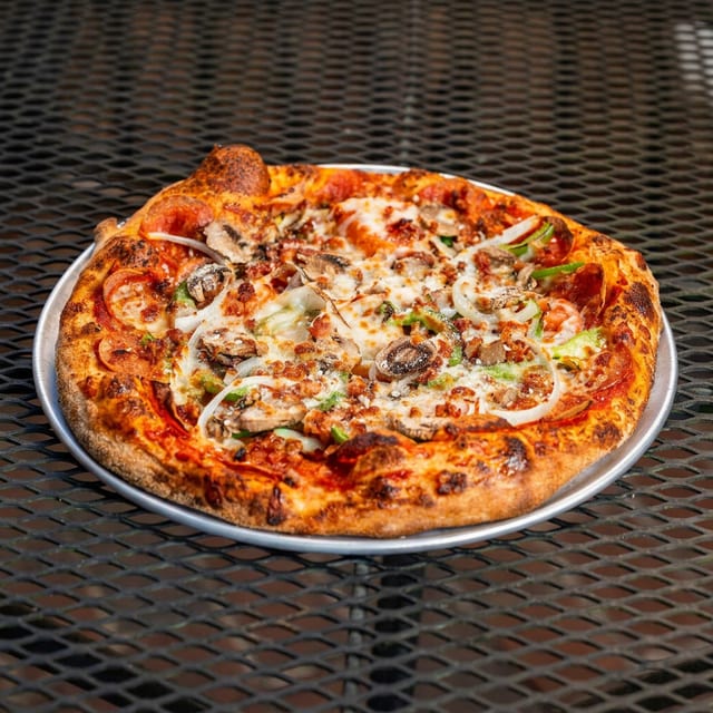 SM Everybody's Pizza.
