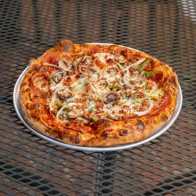 *LRG Everybody's Pizza.